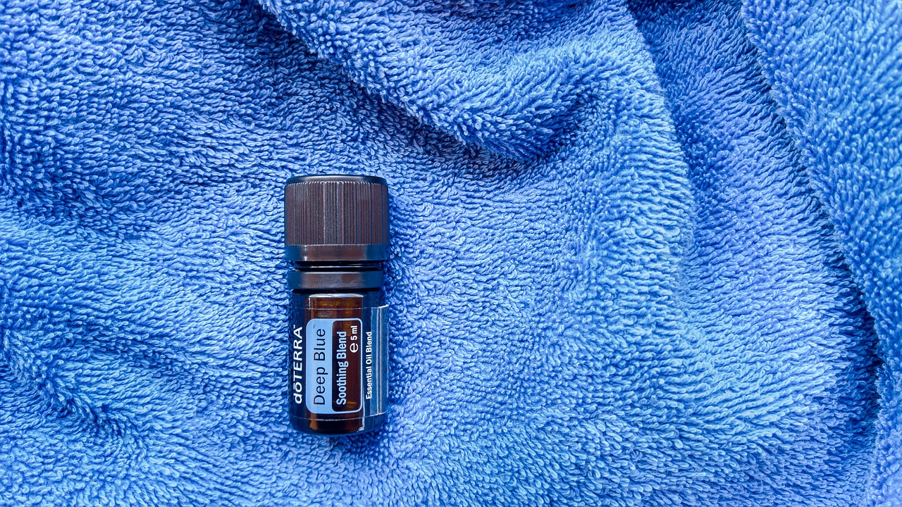 What Does Camphor Oil Smell Like? A Full Scent Profile